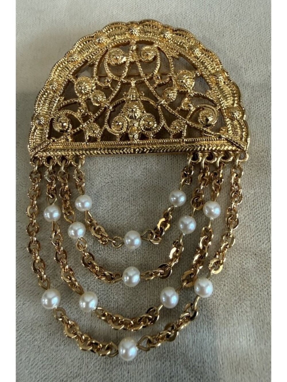 MONET Brooch/Pin Gold Tone Victorian Style Faux Pearls Vintage Signed